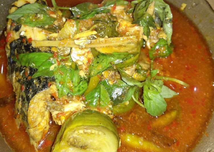 Pindang kepala ikan tenggiri khas Palembang