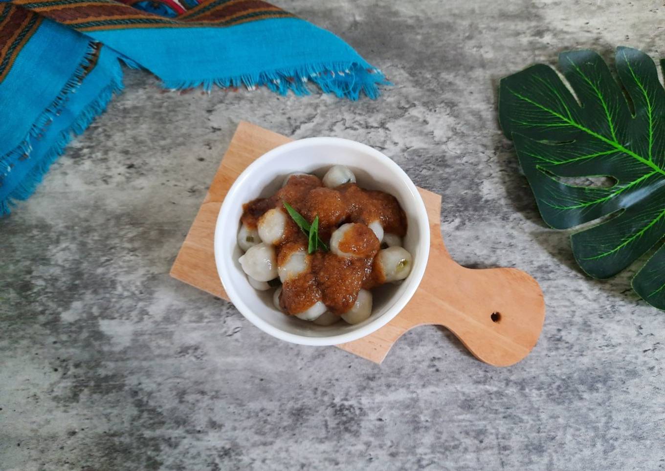 Cilok bumbu kacang