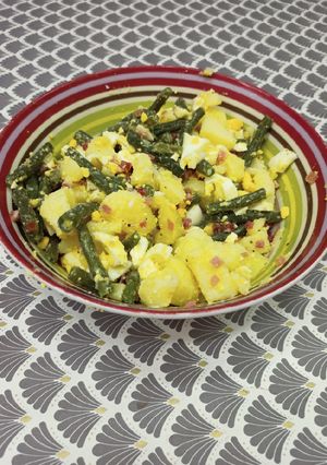 Una foto de Ensalada fresquita de judías con patatas aliñadas