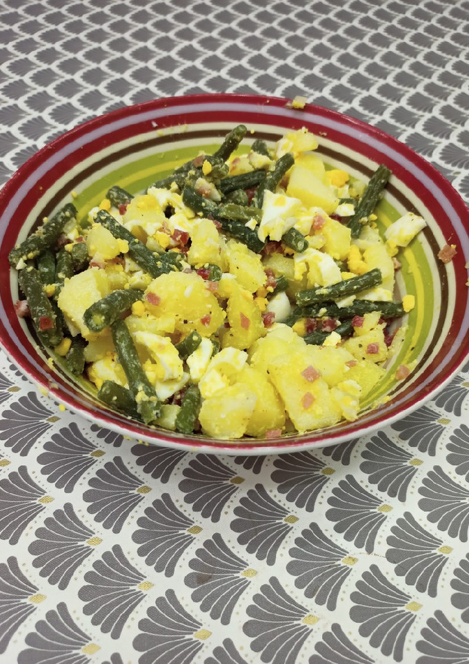 Una foto de Ensalada fresquita de judías con patatas aliñadas