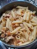 Penne com iscas de filé suíno ao molho rústico da Fabi