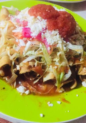 Una foto de Flautas de pollo