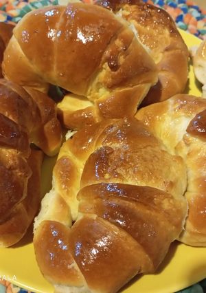 Una foto de MEDIALUNAS 🥐🥐