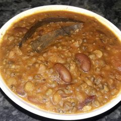 A picture of Dal makhni.