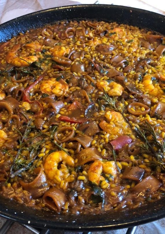 Una foto de Arroz murciano con calamares y langostinos
