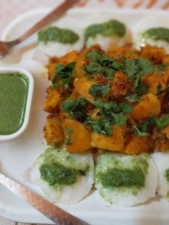 મસાલા ફ્રાય ઈડલી (Masala Fry idli Recipe in Gujarati) રેસીપી મુખ્ય ફોટો