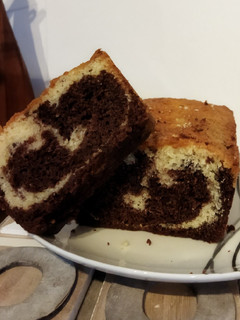 A picture of Vanilla-Chocolate Marble Cake.