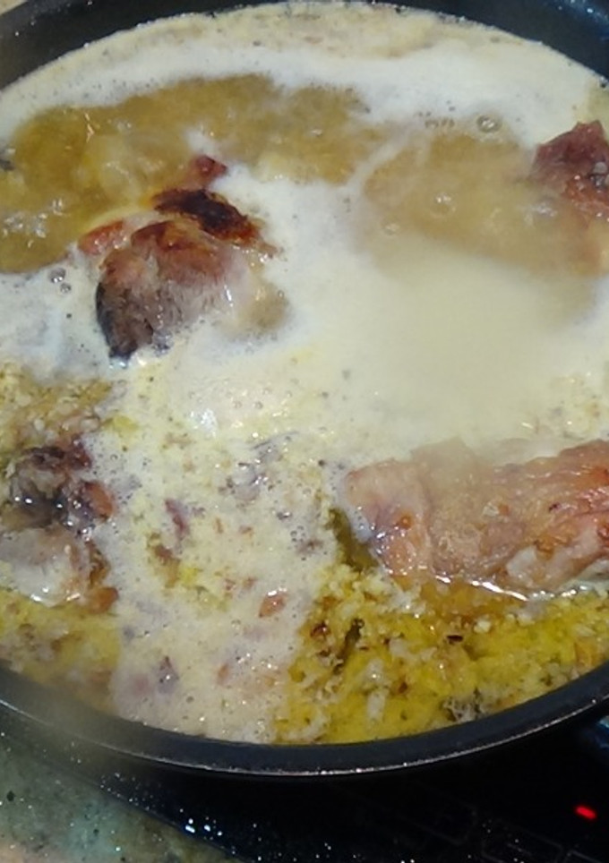 Una foto de Pollo en pepitoria