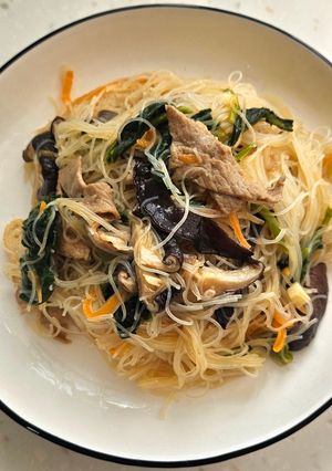 炒米粉(在冰箱裡謎食#29) 的食譜成品照片