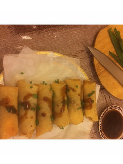 A picture of Chinese •Spring rolls• with sweet sauce.