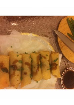 A picture of Chinese •Spring rolls• with sweet sauce.