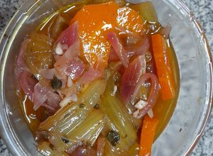 Una foto de Pencas de acelga en escabeche