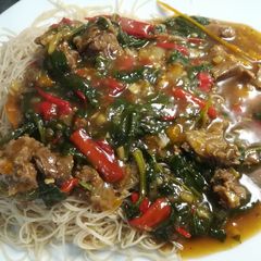 A picture of Chinese Beef with Ginger and Spinach.