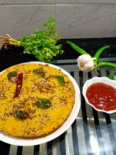 હાંડવો (Handvo Recipe In Gujarati) રેસીપી મુખ્ય ફોટો