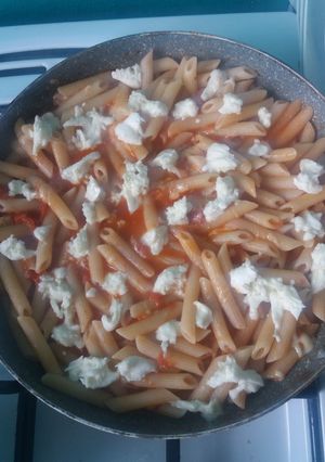 Paradicsomos tészta (arrabbiata penne) recept fotója