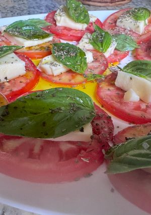 Una foto de Ensalada saludable Caprese