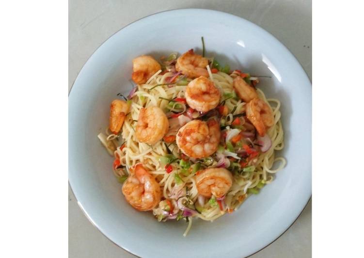 Cara Gampang Membuat Spaghetti udang sambal matah ala mamani Anti Gagal