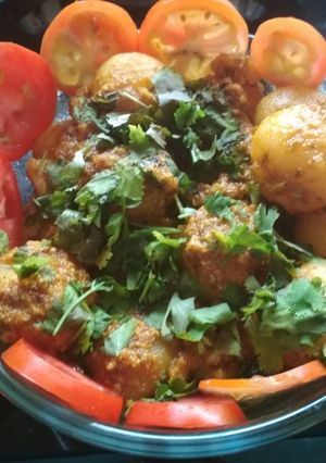कश्मीरी दम आलू (Kashmiri dum aloo recipe in hindi) रेसिपी मुख्य फोटो
