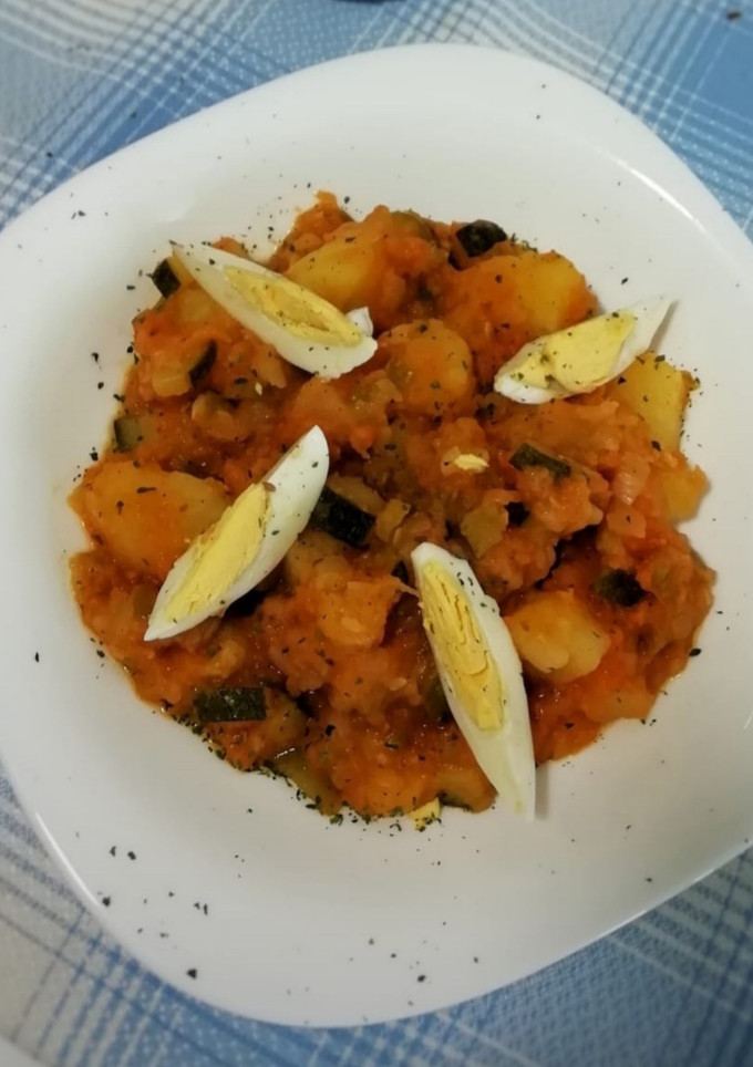 Una foto de Pisto con patatas