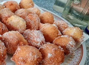 Foto principal de Buñuelos de Viento con Yogur Griego (Fáciles y Esponjosos) 🧆🌕
