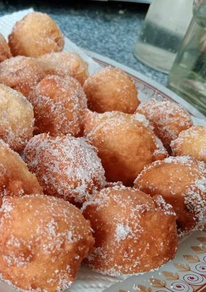 Una foto de Buñuelos de Viento con Yogur Griego (Fáciles y Esponjosos) 🧆🌕