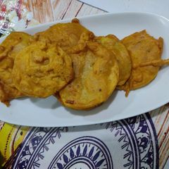 A picture of Aloo pakoray.