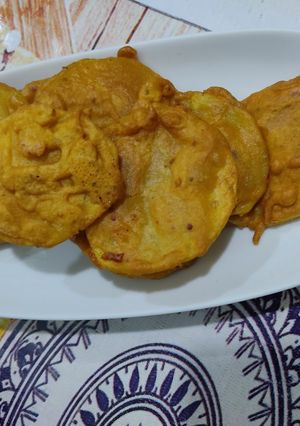 A picture of Aloo pakoray.