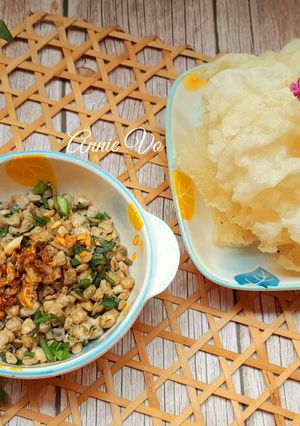 Hình của món Bánh tráng chiên xúc hến xào.