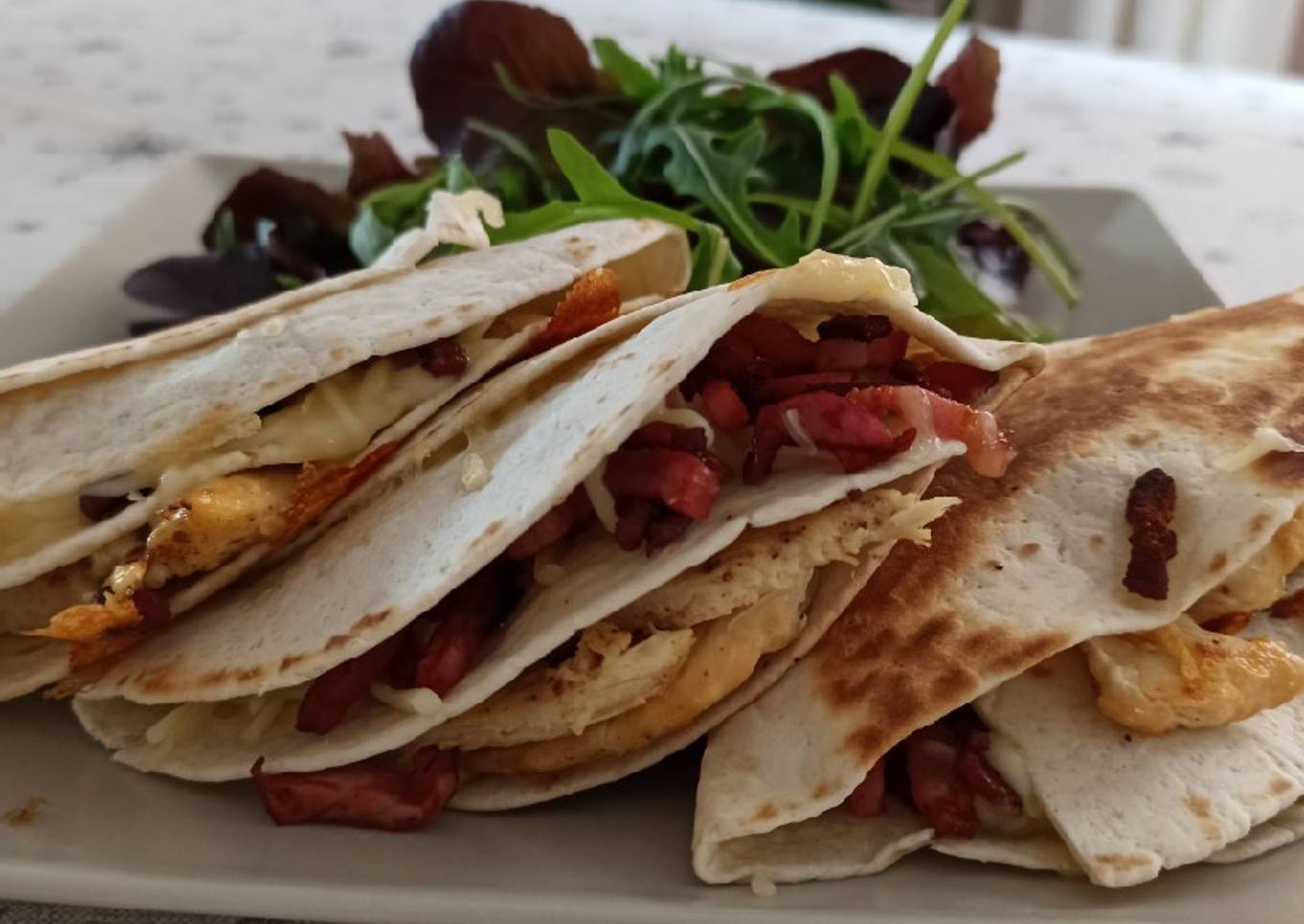 Quesadillas de pollo y bacon