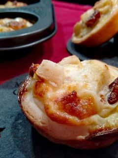 Una foto de Tartaletas de pera, queso de cabra y nueces