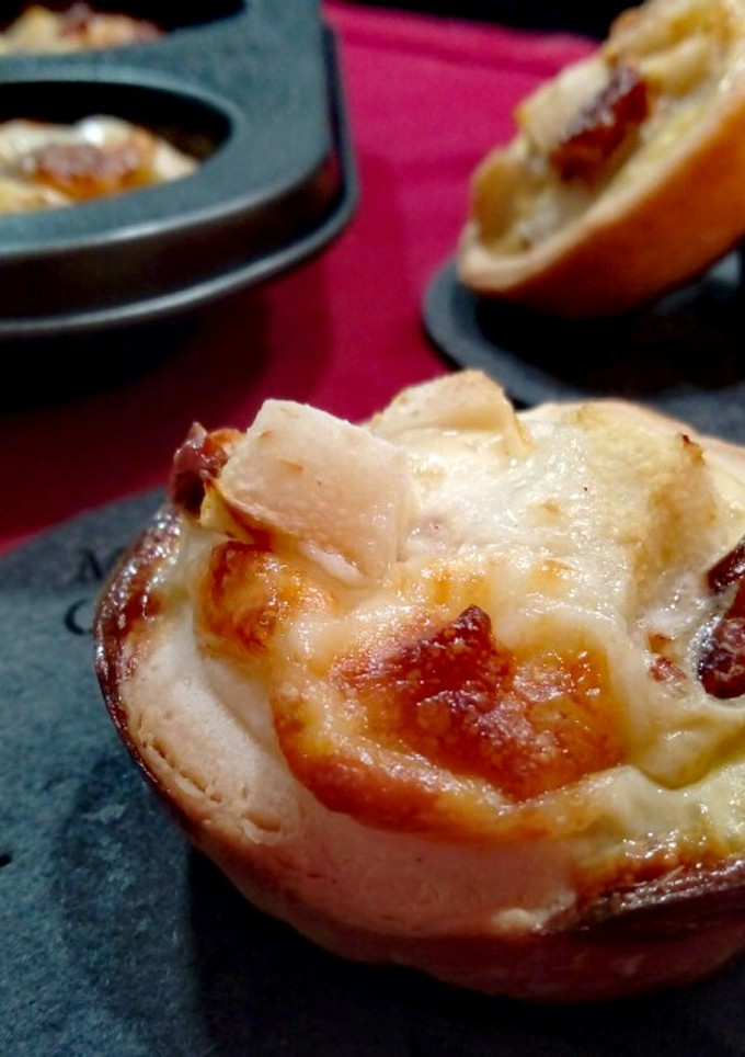 Una foto de Tartaletas de pera, queso de cabra y nueces