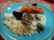 Una foto di vongole gamberi