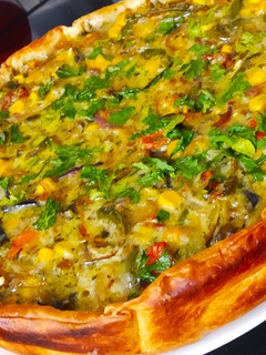 Una foto de Tarta de verduras al wok con base de masa de hojaldre