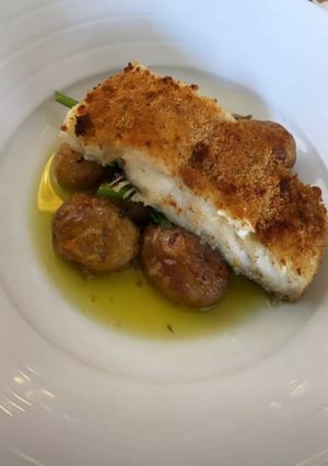 Foto de Bacalhau com Broa em Cama de Espinafres e Batatas