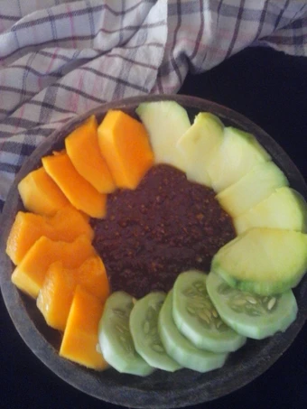 Langkah Mudah untuk Membuat Resep Rujak Petis Madura yang Uenak Anti Ribet, Bisa Manjain Lidah