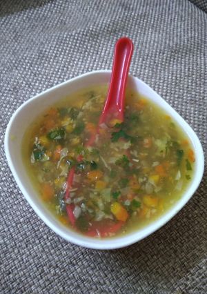 लेमन अँड कोरियांडर सूप (lemon and coriander soup recipe in marathi) रेसिपी चे मुख्य फोटो 