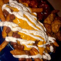 A picture of Easy chili cheese fries 🍟.