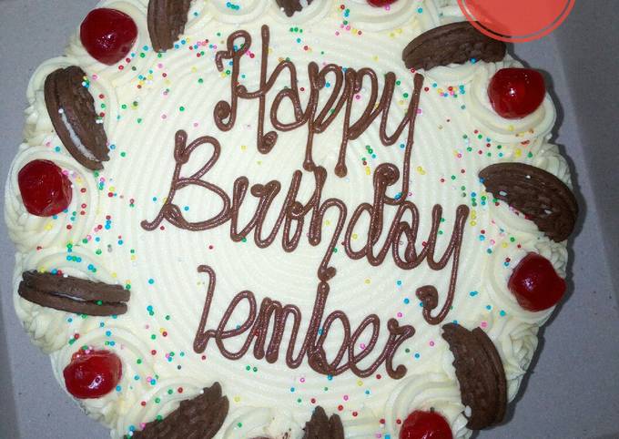 Recipe of Favorite Vanilla buttercream icing with toppings