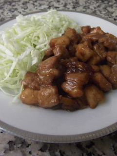 Una foto de Shogayaki o panceta adobada a la japonesa