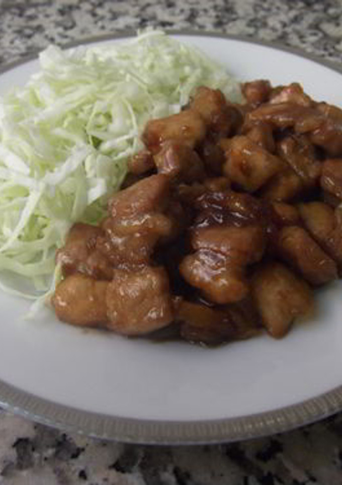 Una foto de Shogayaki o panceta adobada a la japonesa