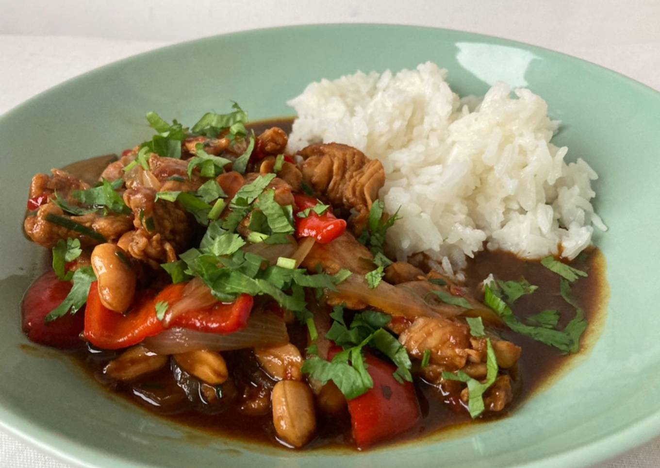 Pollo Thai con cacahuetes