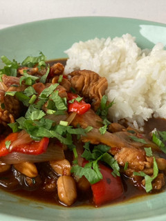 Una foto de Pollo Thai con cacahuetes