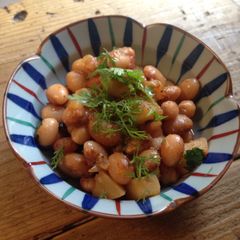 Beans with Fresh Tomato and Herbs A picture of Beans with Fresh Tomato and Herbs.