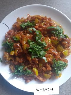 कच्या टोमॅटो ची भाजी (Row Tomato Bhaji Recipe In Marathi) रेसिपी चे मुख्य फोटो 