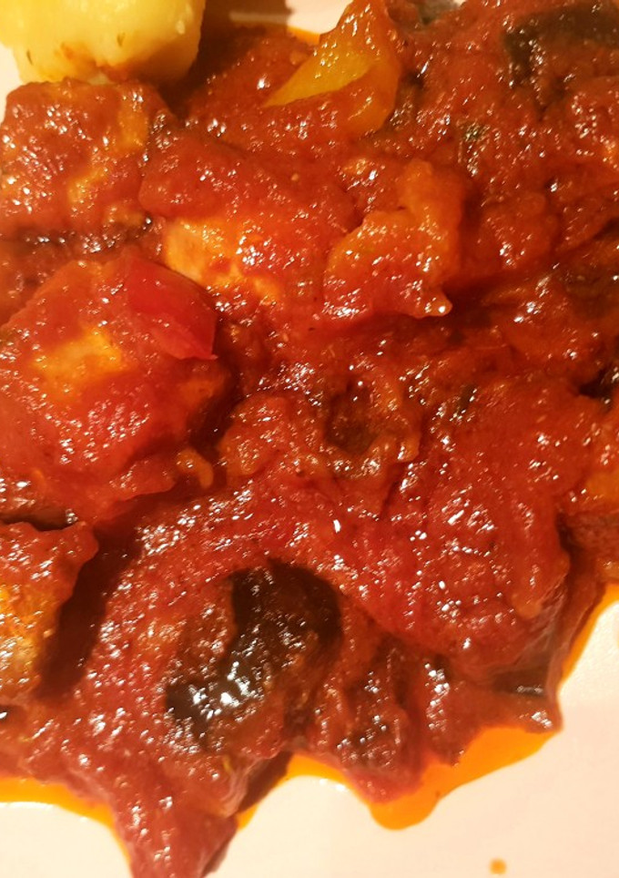 Una foto de Atún con tomate