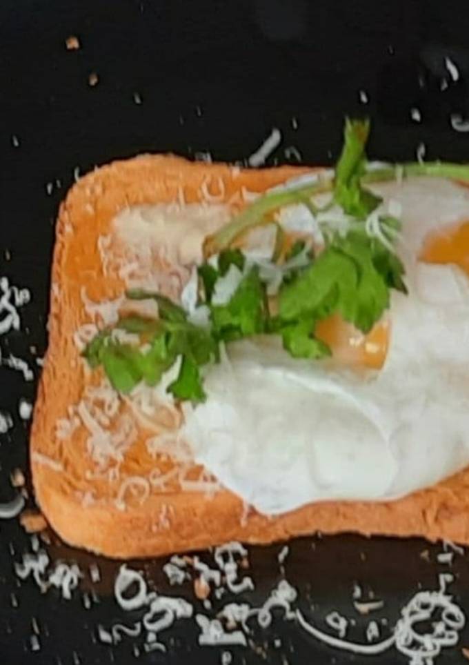 Яйцо пашот с пармезаном