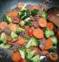 Bagaimana Menyiapkan Tumis sayur brokoli wortel daging kebab yang Menggugah Selera
