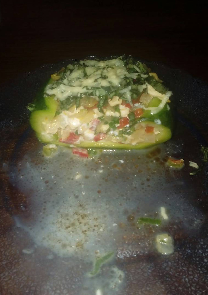 Una foto de Zapallitos rellenos de pollo y queso