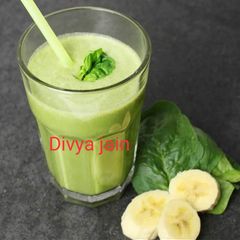 A picture of Banana spinach smoothie.