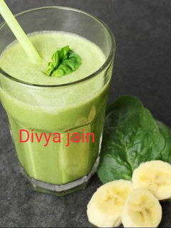 A picture of Banana spinach smoothie.